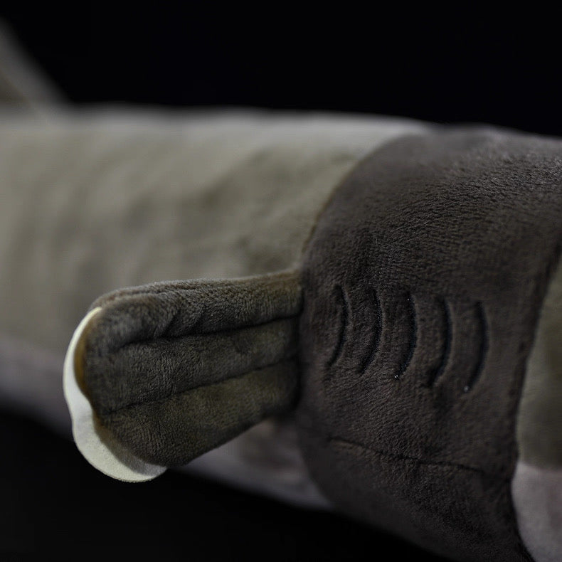 Peluche morbido a forma di squalo con volant 