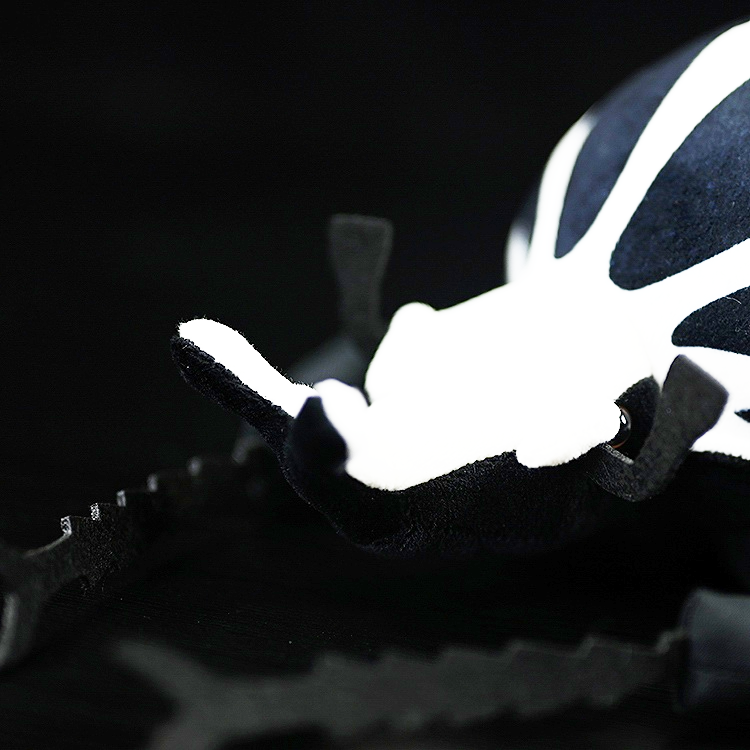 Peluche morbido a forma di scarabeo dei fiori 